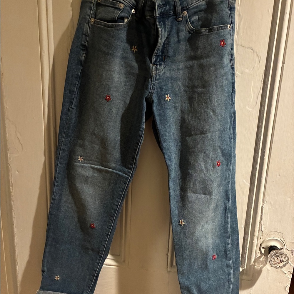 Flower Embroidered Blue Jeans GAP - Picture 2 of 6
